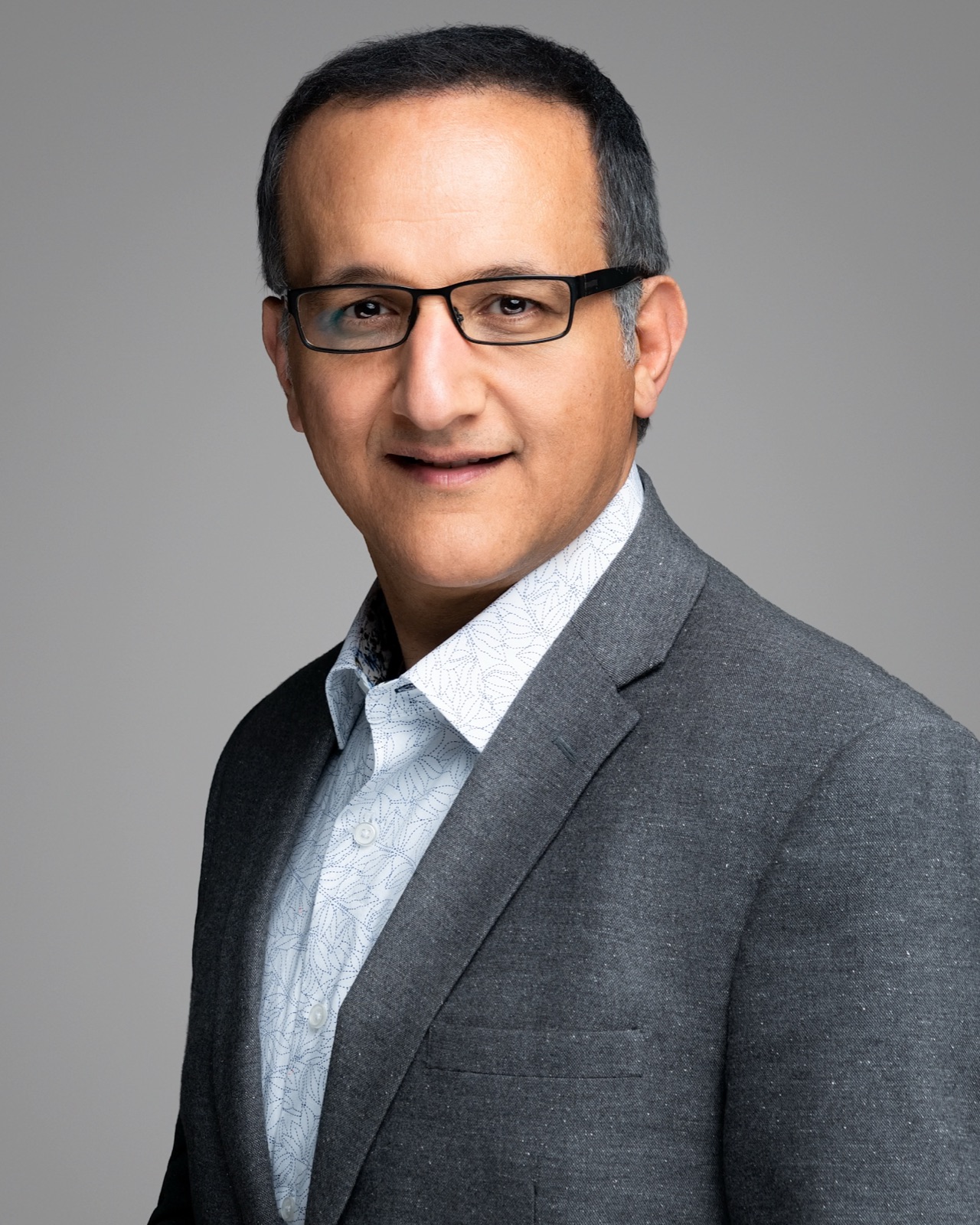 Headshot station portrait sample